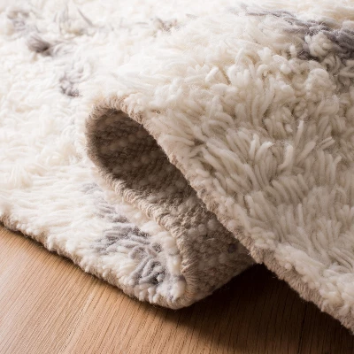 Casablanca CSB951 Hand Tufted Area Rug - Safavieh 6 Casablanca CSB951 Hand Tufted Area Rug - Safavieh - Image 4