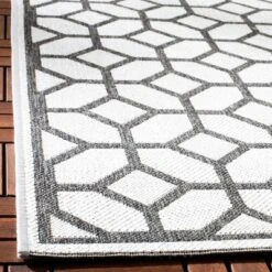 Daria Outdoor Rug - Safavieh